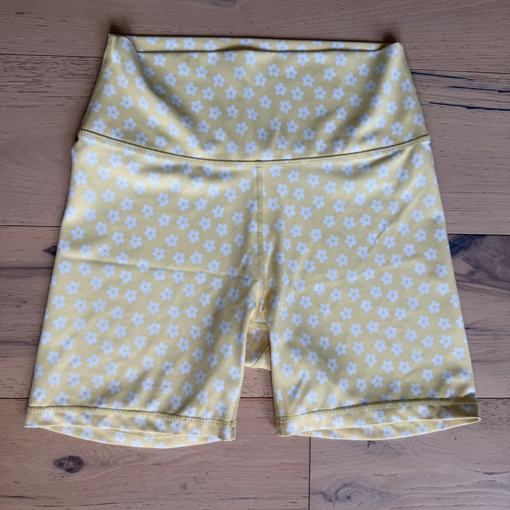 Wilo The Label Yellow Daisy Floral High Waisted Biker Shorts Womens Size Medium